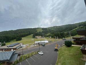 Appartement 5 pers au pied des pistes avec Wi-Fi à Super Besse - FR-1-814-93