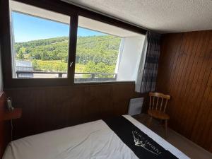 Appartements Appartement renove au coeur de Super Besse avec balcon et parking prive - FR-1-814-81 : photos des chambres