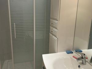 Appartements Appartement 5 pers a Super Besse avec Wi-Fi - FR-1-814-94 : photos des chambres