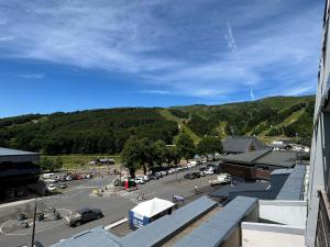 Appartements Appartement cosy au centre, acces aux pistes, balcon sud, WIFI, parking a proximite - FR-1-814-70 : photos des chambres