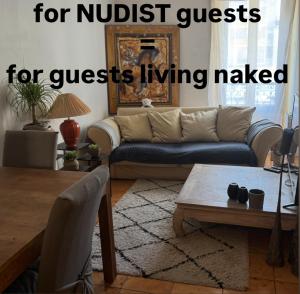 Room for NUDISTS near Nice port in a shared apartment