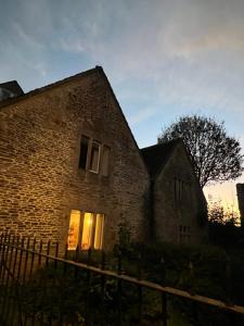Cosy Cottage Overlooking Malmesbury Abbey