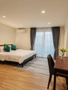 Super cozy new townhome in central of Bangkok 4 PAX