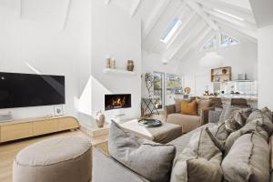 Settlers Cove Poolside Luxury Retreat