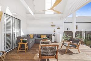 Settlers Cove Poolside Luxury Retreat