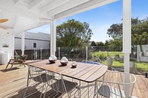 Settlers Cove Poolside Luxury Retreat