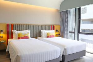 The Quarter Onnut by UHG