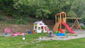 Căsuțele de sub pădure