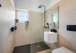 Quirky Top-Floor 1BR Nest in the Historic Center