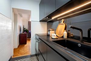 Quirky Top-Floor 1BR Nest in the Historic Center