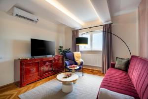 Quirky Top-Floor 1BR Nest in the Historic Center