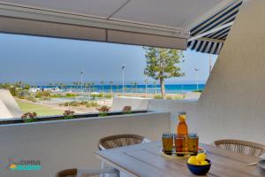 Seafront 2bd Duplex With Stunning Sea Views & Pool