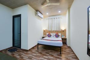 FabHotel Royal Reena Residency