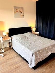 T2, 4 pers max, terrasse avec vue et parking privé, proche centre et mer