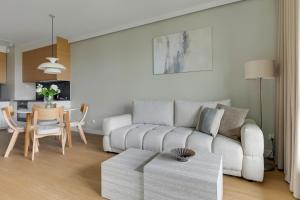 Bulvar & Parking by Downtown Apartments