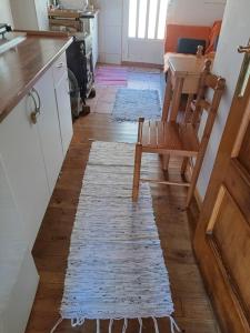 Casa rural con chimenea y vistas al lago, ideal para desconectar en invierno