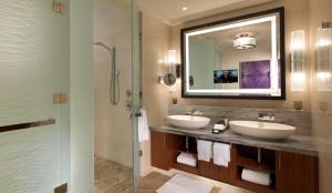 Superior King Room room in Four Seasons Hotel Abu Dhabi at Al Maryah Island