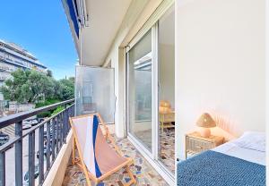 Nestor&Jeeves - SOLAR - By sea - Balcony