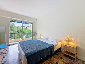 Nestor&Jeeves - SOLAR - By sea - Balcony