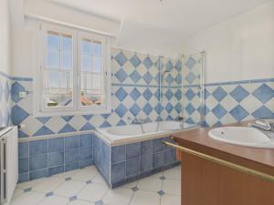 Maisons de vacances 650m de la mer-Grande maison pour 10 avec piscine : photos des chambres