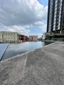 Cozy Studio Apartment with Pool and Gym Access in Subang Jaya
