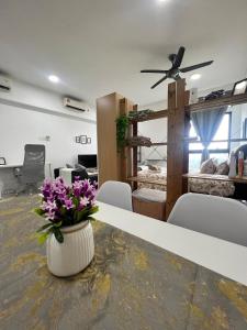 Cozy Studio Apartment with Pool and Gym Access in Subang Jaya
