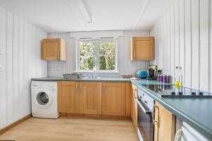 Peaceful lodge in New Forest with garden