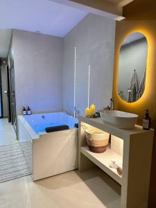 Appartements L-Ecrin Boheme - Jacuzzi & Sauna - Amiens : photos des chambres