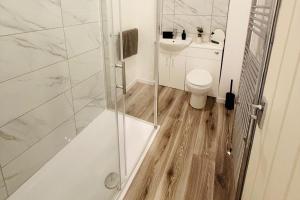 1 Bed Flat - Sleeps 3 - Parking - Pet friendly