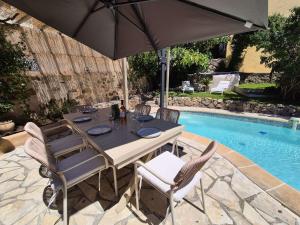 Maison de charme avec piscine, climatisé, WIFI, à deux pas du port et des plages