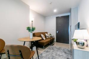 TC Contel at Bts Samrong