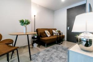 TC Contel at Bts Samrong