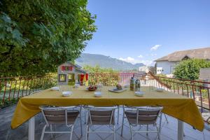 Maisons de vacances Le Gite La Pierre Pons - vue montagne : Maison 3 Chambres
