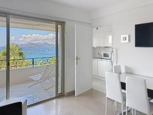 Bright one bedroom apartment on La Croisette