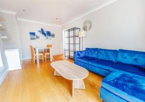 Modern Top - Floor Retreat in Notting Hill - Walk to Portobello Market