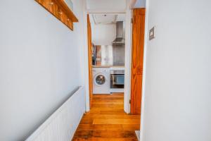 Modern Top - Floor Retreat in Notting Hill - Walk to Portobello Market