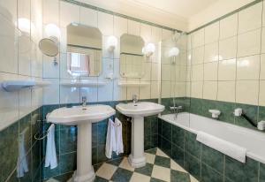 Corneli Residences - Chateau St Gerlach