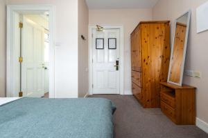 Compact Ensuite Room In Heart Of Georgian Dublin