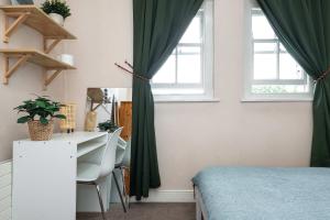 Compact Ensuite Room In Heart Of Georgian Dublin