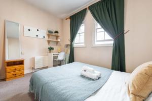 Compact Ensuite Room In Heart Of Georgian Dublin