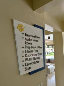 Tropical Hawaiian 2BR Condo Unit in Metro Manila with Laundry Area - Sleeps 4