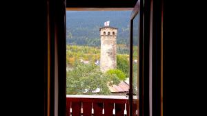 Two arches guesthouse - Ubytování bez kategorie ve městě Mestia