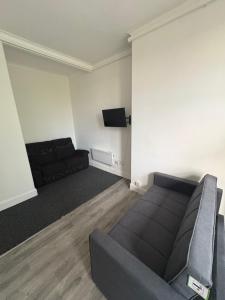 West End Traditional Flat with Free Parking