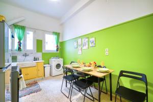 Central, 90qm & quiet, 12 mins from Acropolis