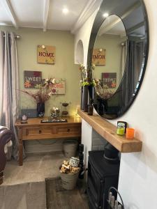 Coaltown Cottage Cosy 4 bed cottage with log burner, close to Gower beaches