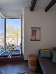 Menton 3 pièces vue mer bord de plage hyper centre