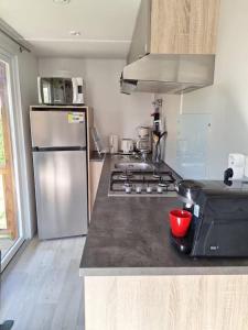 Chalets Mobile home with shared pool in Saint-Arnoult : photos des chambres