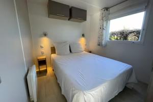 Mobile home with shared pool in Saint-Arnoult