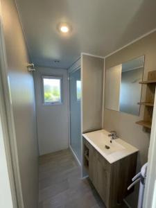 Mobile home with shared pool in Saint-Arnoult