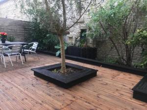 The countryside in the ocean at La Rochelle with your feet in the barn